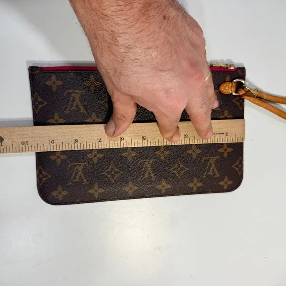 Louis Vuitton Neverfull Monogram Pochette Wristlet Pouch Clutch Red Pink Lining - Picture 11 of 12